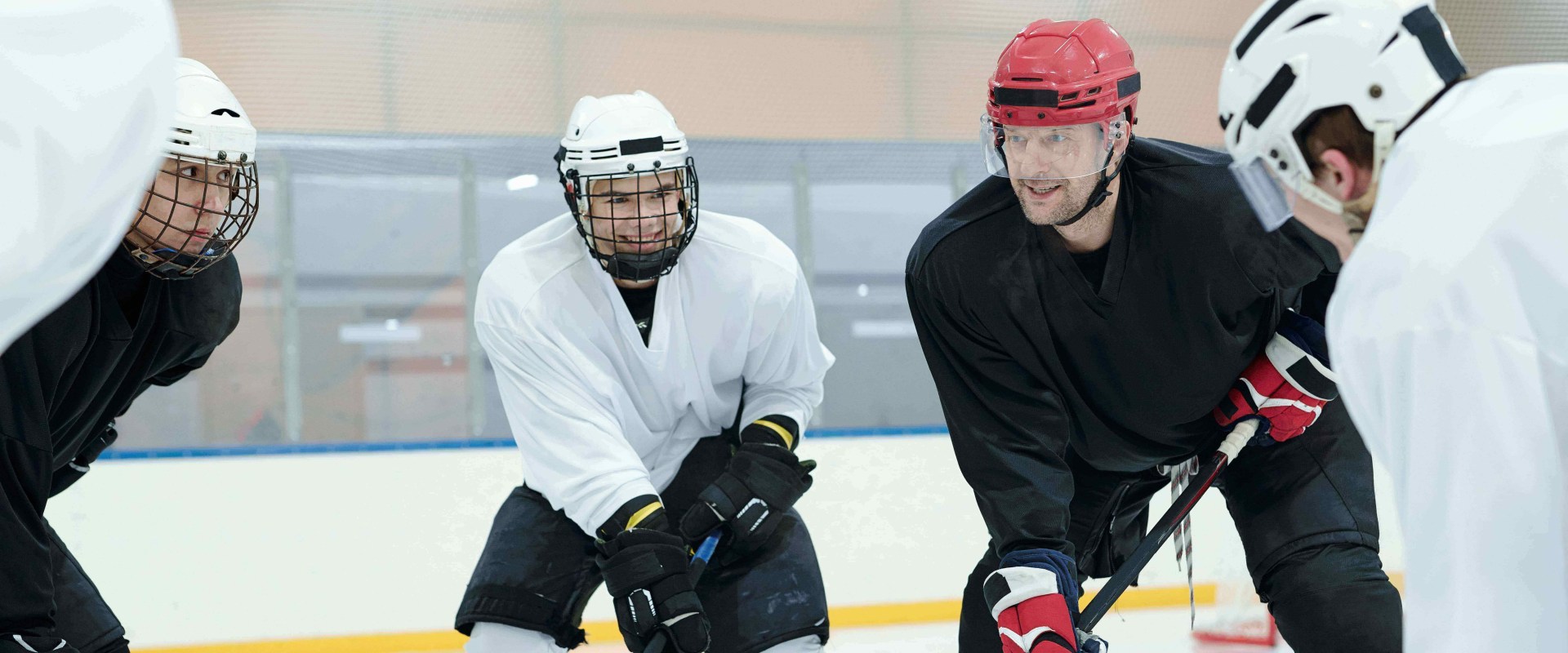 how-many-players-are-needed-for-an-ice-hockey-team